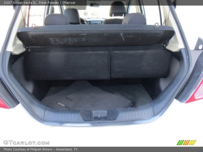 Fresh Powder / Charcoal 2007 Nissan Versa SL