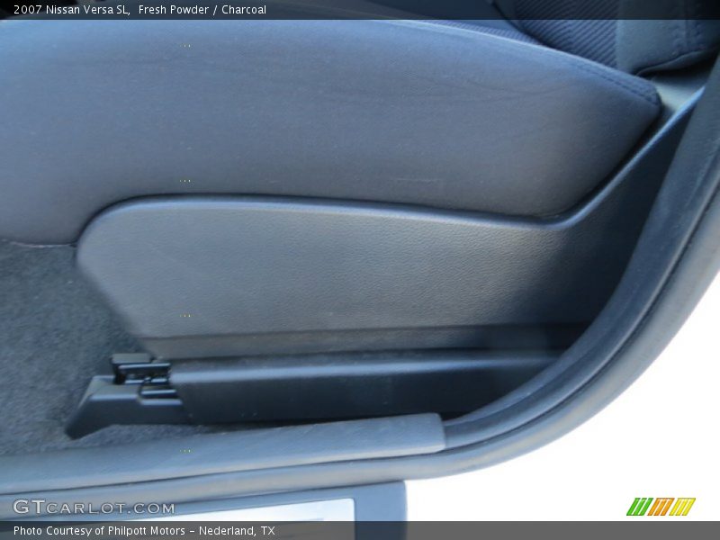 Fresh Powder / Charcoal 2007 Nissan Versa SL