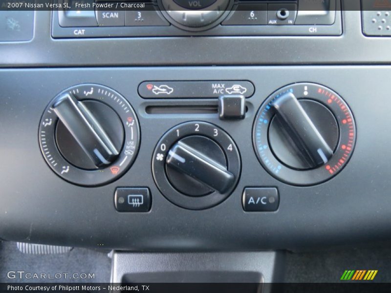 Fresh Powder / Charcoal 2007 Nissan Versa SL