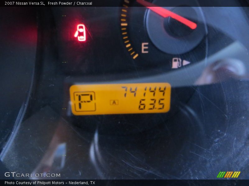 Fresh Powder / Charcoal 2007 Nissan Versa SL