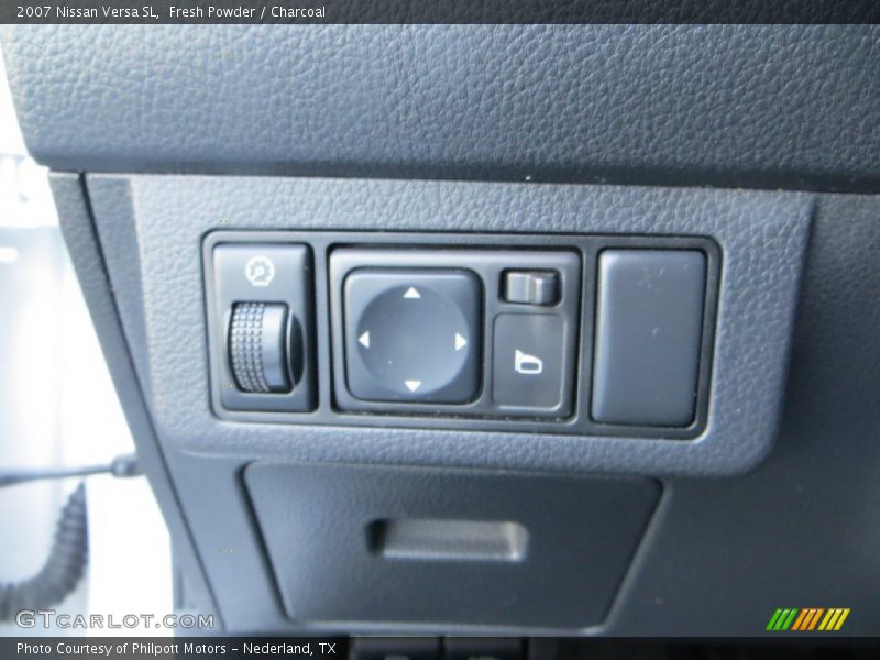 Fresh Powder / Charcoal 2007 Nissan Versa SL