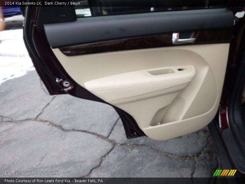 Dark Cherry / Beige 2014 Kia Sorento LX