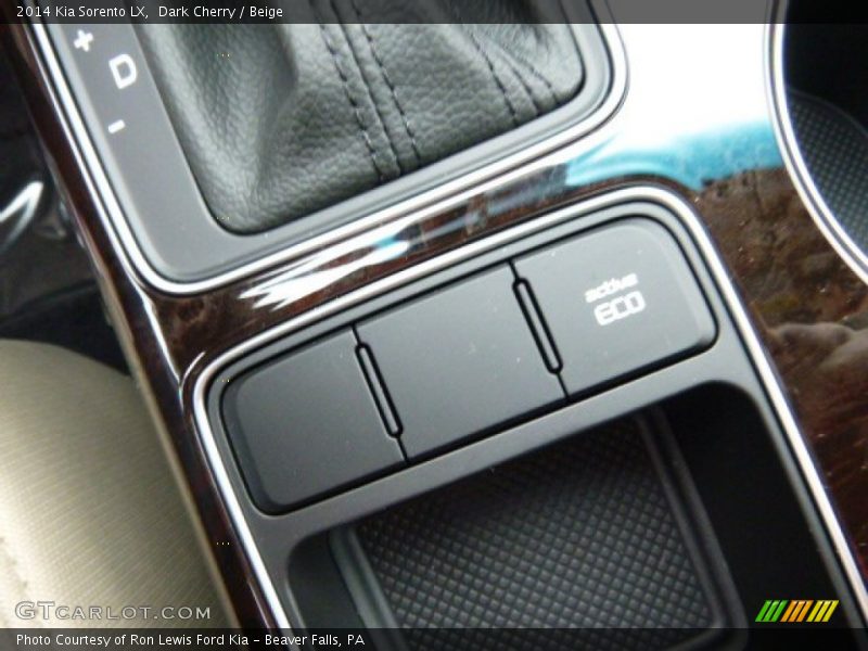 Dark Cherry / Beige 2014 Kia Sorento LX