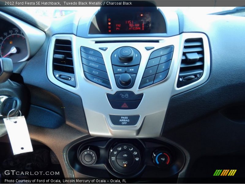 Tuxedo Black Metallic / Charcoal Black 2012 Ford Fiesta SE Hatchback