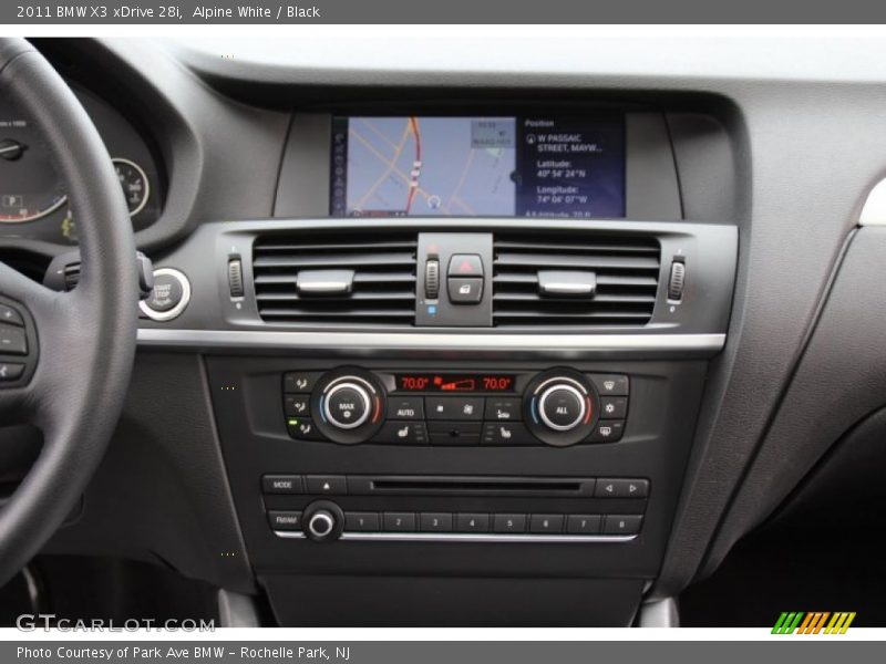 Alpine White / Black 2011 BMW X3 xDrive 28i