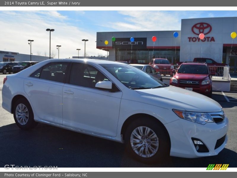 Super White / Ivory 2014 Toyota Camry LE