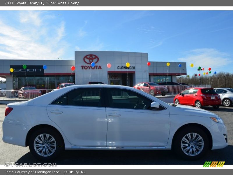 Super White / Ivory 2014 Toyota Camry LE