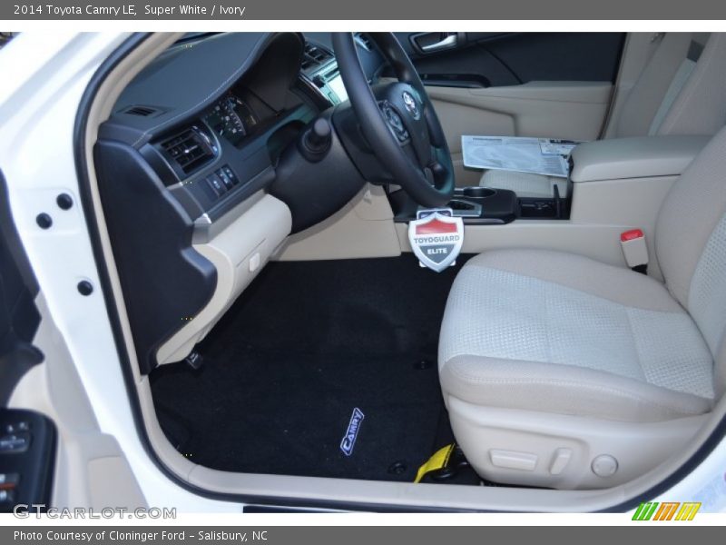 Super White / Ivory 2014 Toyota Camry LE