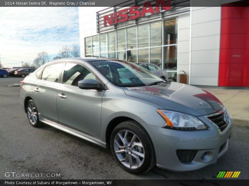 Front 3/4 View of 2014 Sentra SR