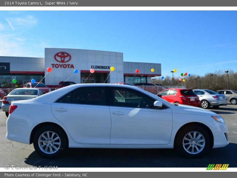 Super White / Ivory 2014 Toyota Camry L