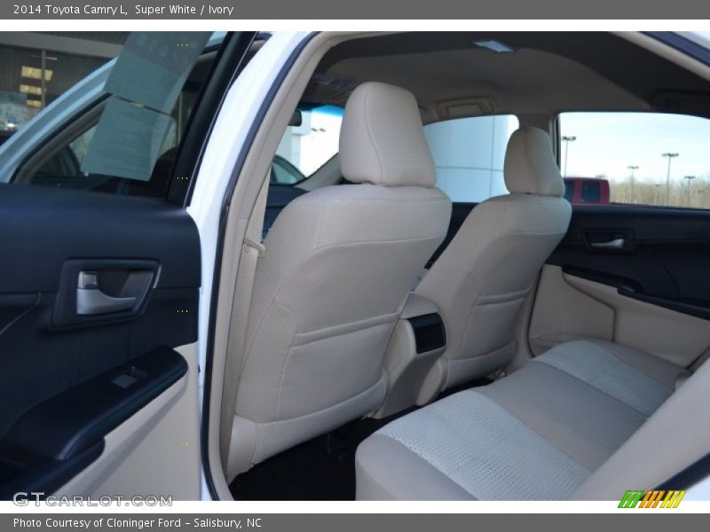 Super White / Ivory 2014 Toyota Camry L