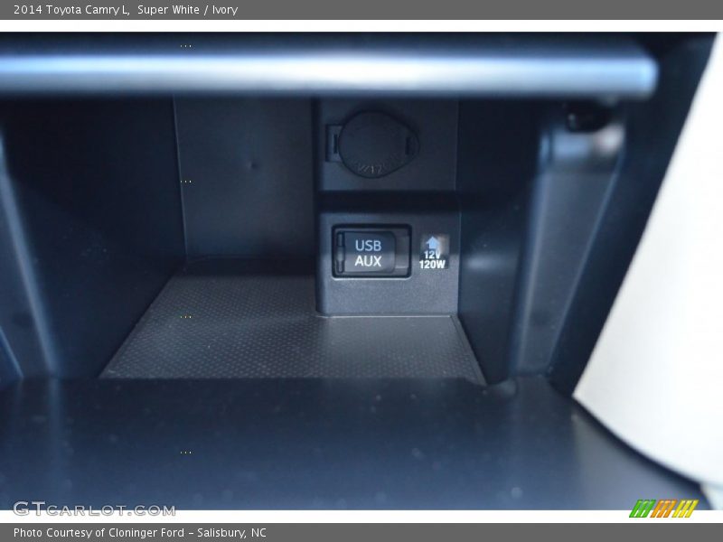 Super White / Ivory 2014 Toyota Camry L