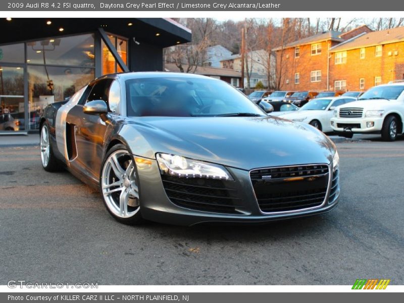 Front 3/4 View of 2009 R8 4.2 FSI quattro