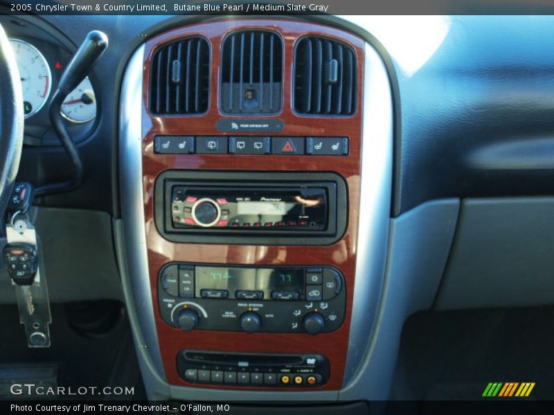 Butane Blue Pearl / Medium Slate Gray 2005 Chrysler Town & Country Limited