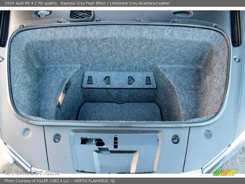  2009 R8 4.2 FSI quattro Trunk