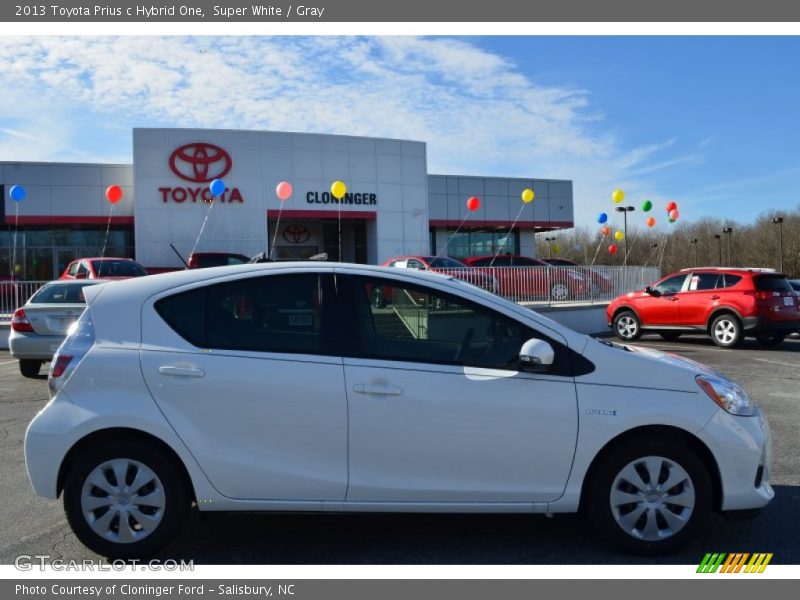Super White / Gray 2013 Toyota Prius c Hybrid One