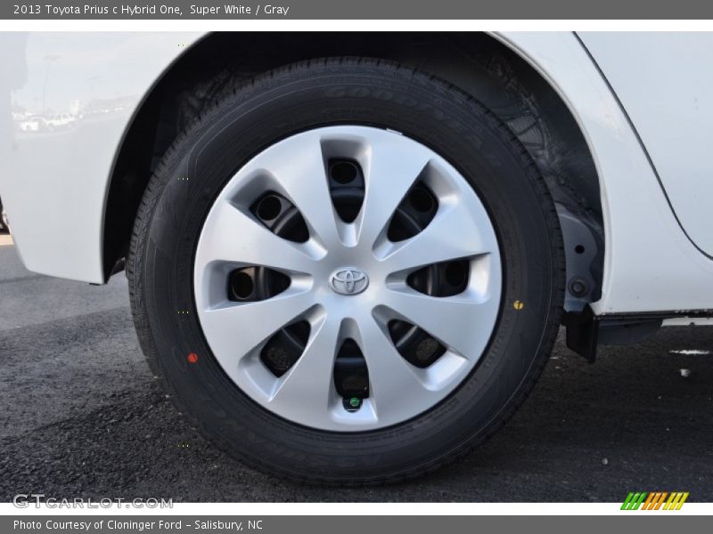 Super White / Gray 2013 Toyota Prius c Hybrid One