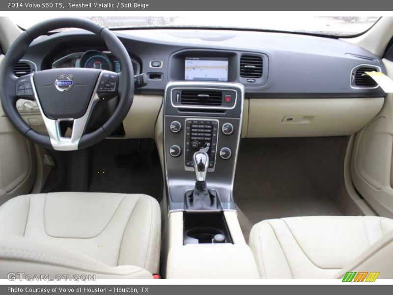 Dashboard of 2014 S60 T5