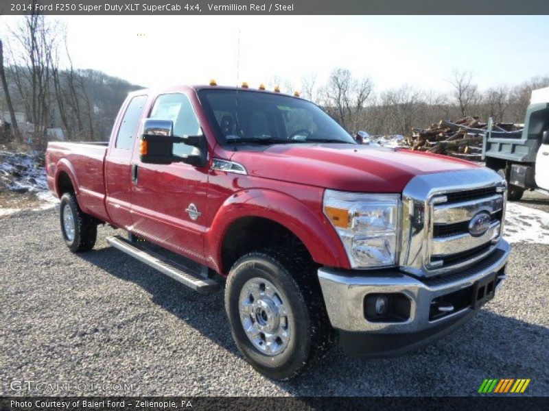 Front 3/4 View of 2014 F250 Super Duty XLT SuperCab 4x4