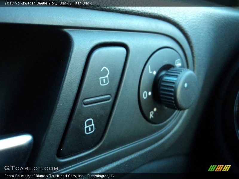 Black / Titan Black 2013 Volkswagen Beetle 2.5L