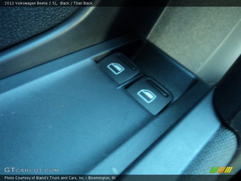 Black / Titan Black 2013 Volkswagen Beetle 2.5L