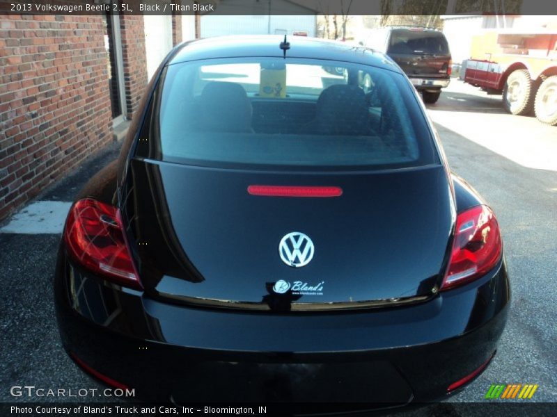 Black / Titan Black 2013 Volkswagen Beetle 2.5L
