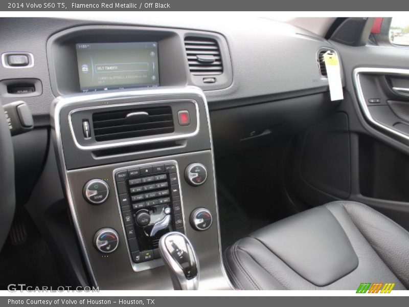 Flamenco Red Metallic / Off Black 2014 Volvo S60 T5