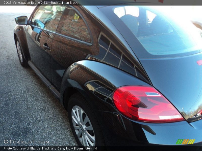 Black / Titan Black 2013 Volkswagen Beetle 2.5L