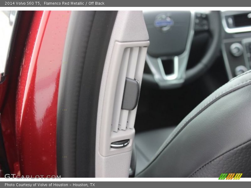 Flamenco Red Metallic / Off Black 2014 Volvo S60 T5