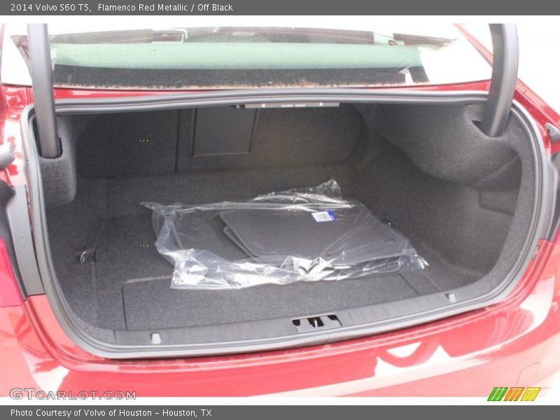Flamenco Red Metallic / Off Black 2014 Volvo S60 T5