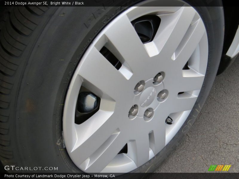 Bright White / Black 2014 Dodge Avenger SE