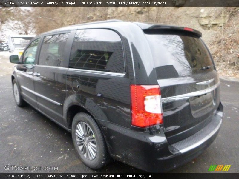 Brilliant Black Crystal Pearl / Black/Light Graystone 2014 Chrysler Town & Country Touring-L