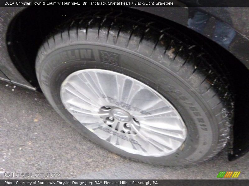 Brilliant Black Crystal Pearl / Black/Light Graystone 2014 Chrysler Town & Country Touring-L