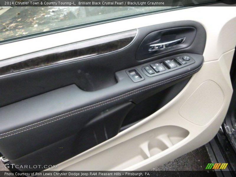 Brilliant Black Crystal Pearl / Black/Light Graystone 2014 Chrysler Town & Country Touring-L