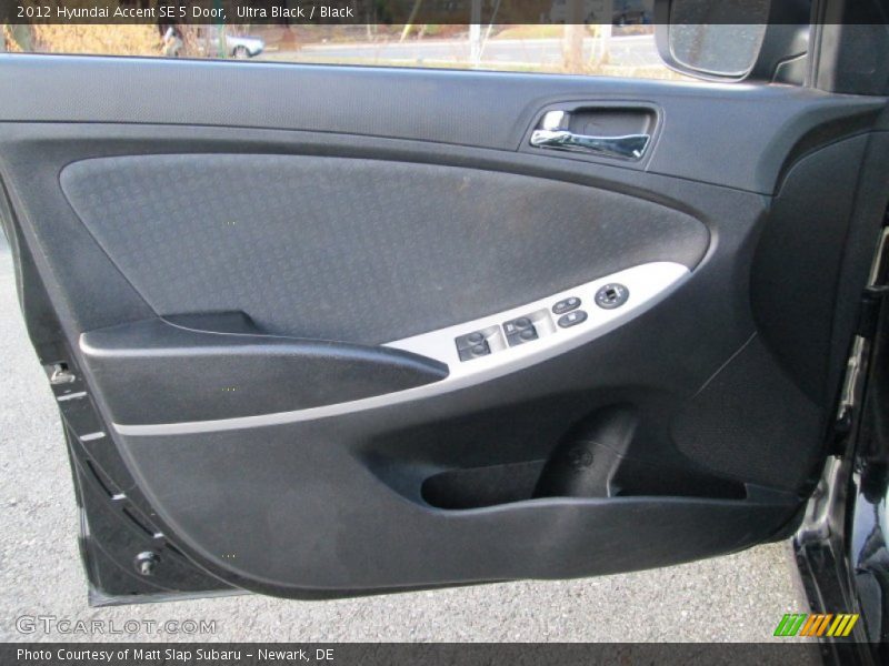 Ultra Black / Black 2012 Hyundai Accent SE 5 Door