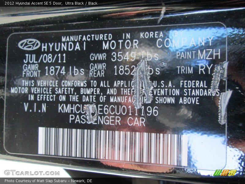 Ultra Black / Black 2012 Hyundai Accent SE 5 Door