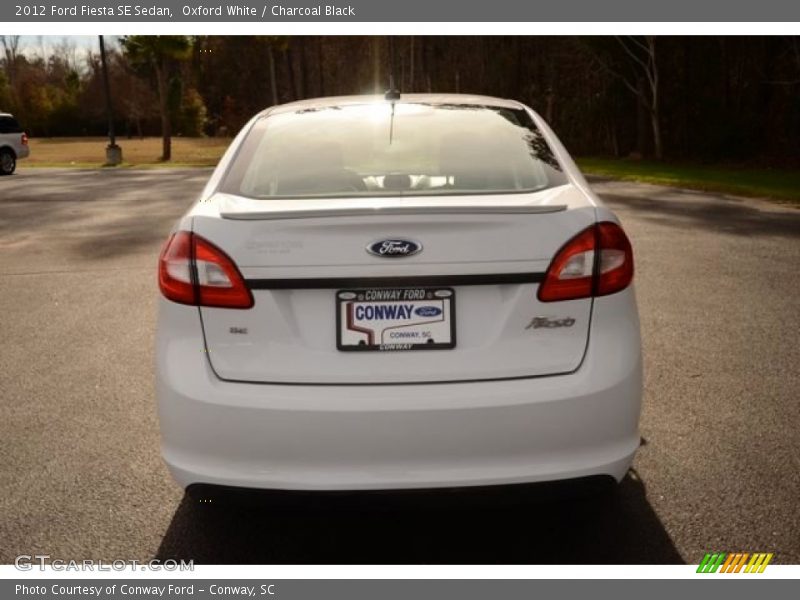 Oxford White / Charcoal Black 2012 Ford Fiesta SE Sedan