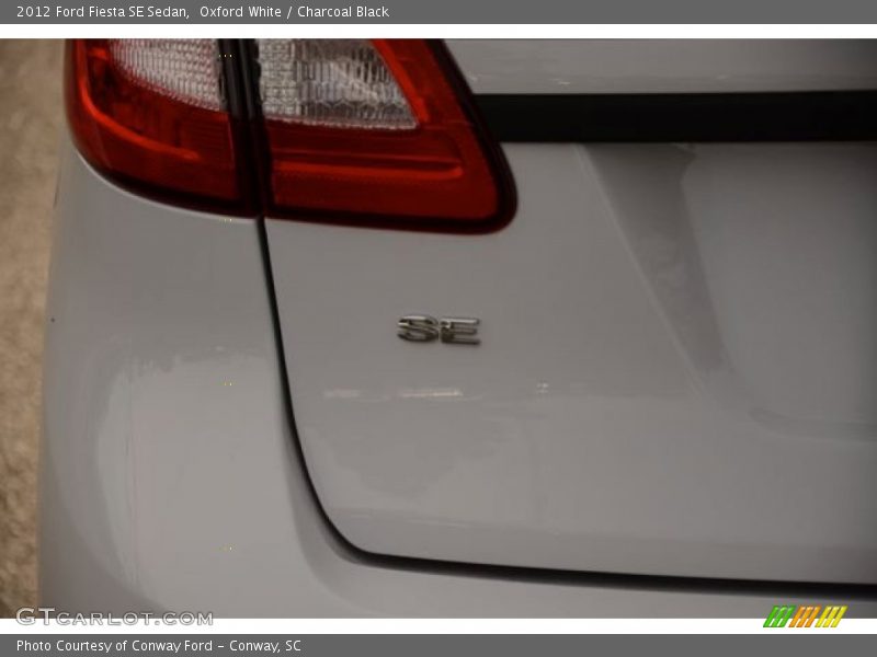 Oxford White / Charcoal Black 2012 Ford Fiesta SE Sedan