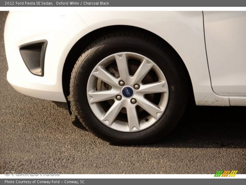 Oxford White / Charcoal Black 2012 Ford Fiesta SE Sedan
