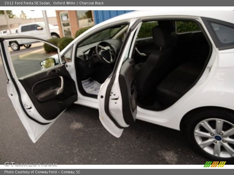 Oxford White / Charcoal Black 2012 Ford Fiesta SE Sedan