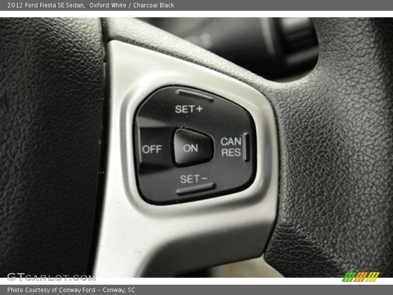 Oxford White / Charcoal Black 2012 Ford Fiesta SE Sedan