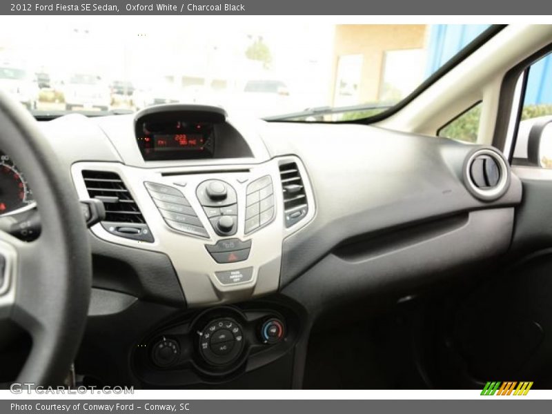 Oxford White / Charcoal Black 2012 Ford Fiesta SE Sedan
