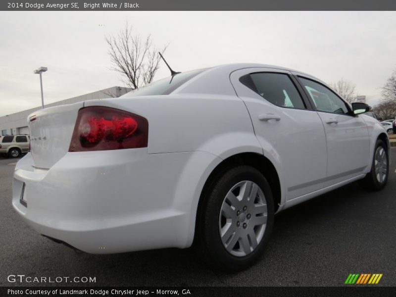 Bright White / Black 2014 Dodge Avenger SE