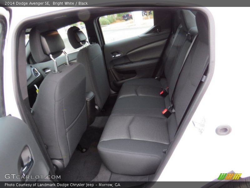Bright White / Black 2014 Dodge Avenger SE