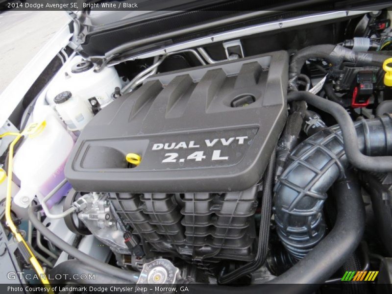 Bright White / Black 2014 Dodge Avenger SE