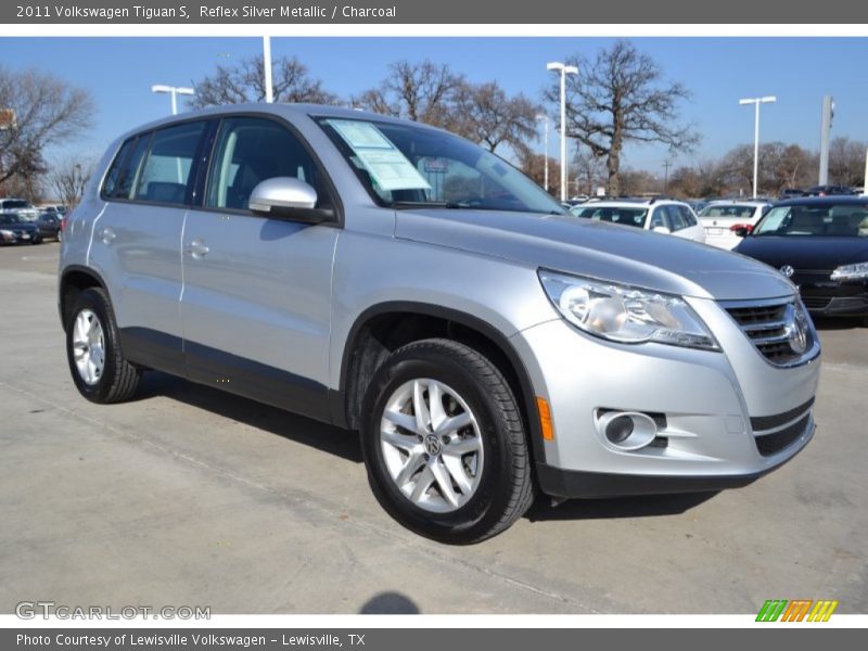 Front 3/4 View of 2011 Tiguan S