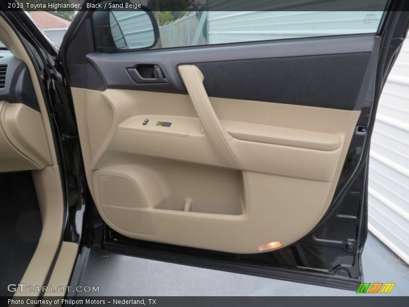 Black / Sand Beige 2013 Toyota Highlander