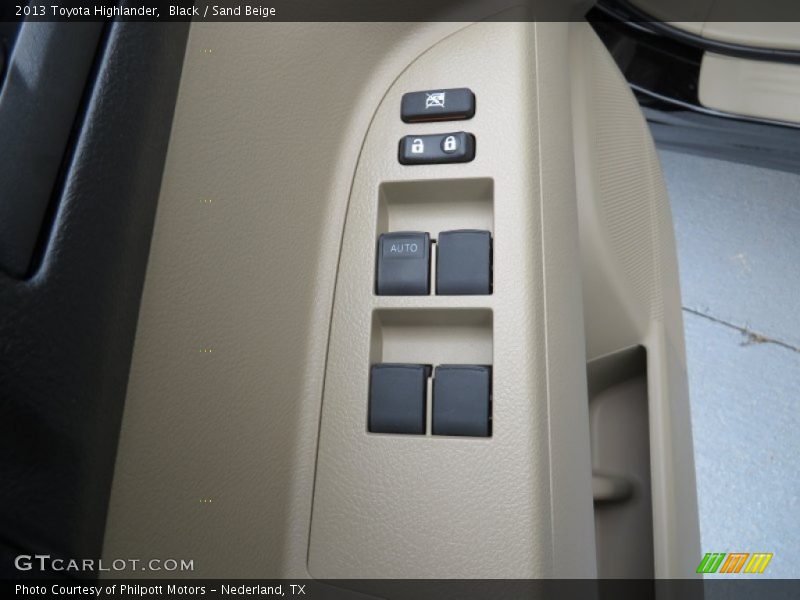 Black / Sand Beige 2013 Toyota Highlander