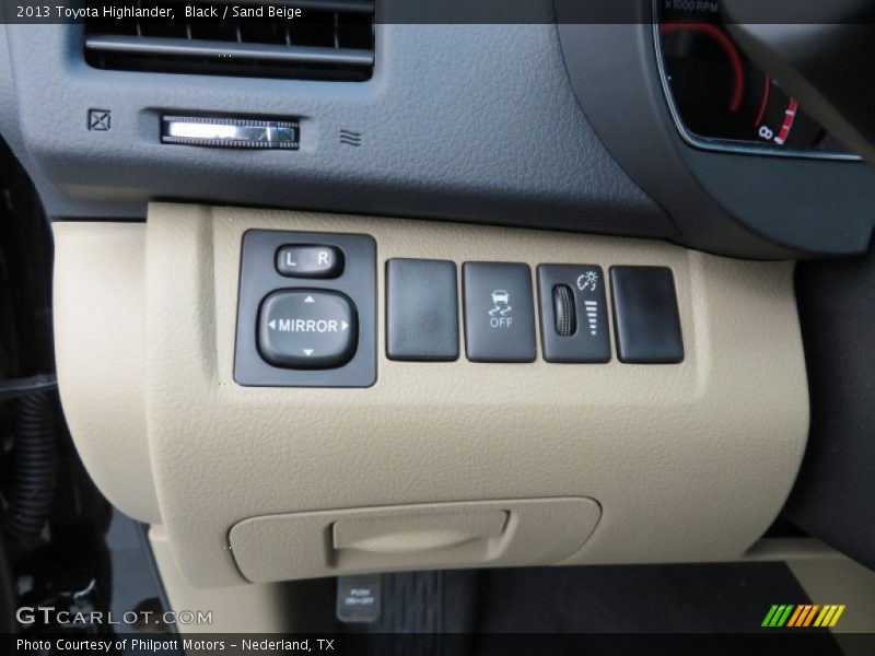 Black / Sand Beige 2013 Toyota Highlander