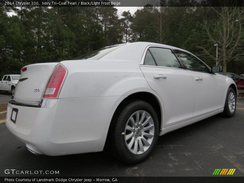 Ivory Tri-Coat Pearl / Black/Light Frost Beige 2014 Chrysler 300